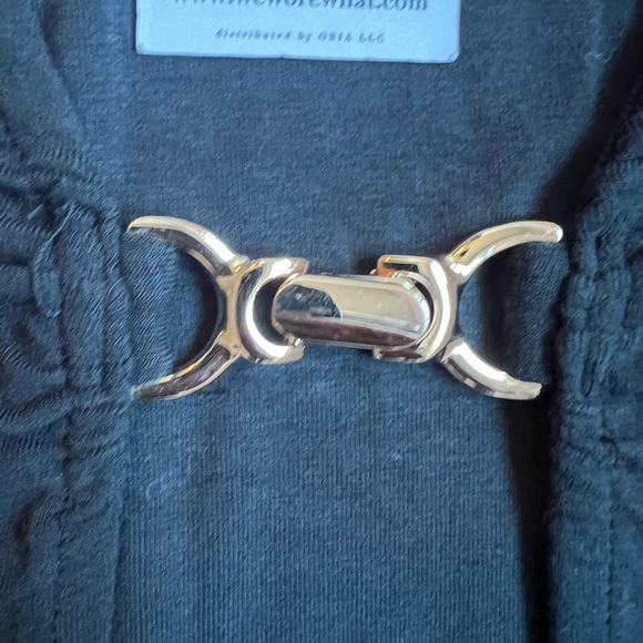 WEWOREWHAT FLYAWAY BLACK TOP - Picture 2 of 3